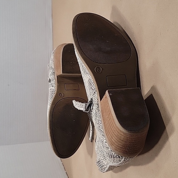 Very G Snakeskin Texture Booties / Ankle Boots. Size 8, Excellent Condition! - Picture 5 of 6